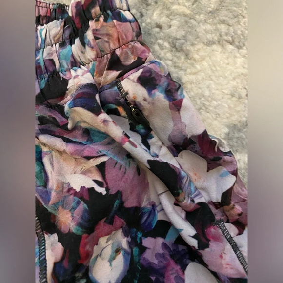 Lululemon Hotty Hot Shorts, Utopia Multi, SZ 4 - Picture 3 of 4